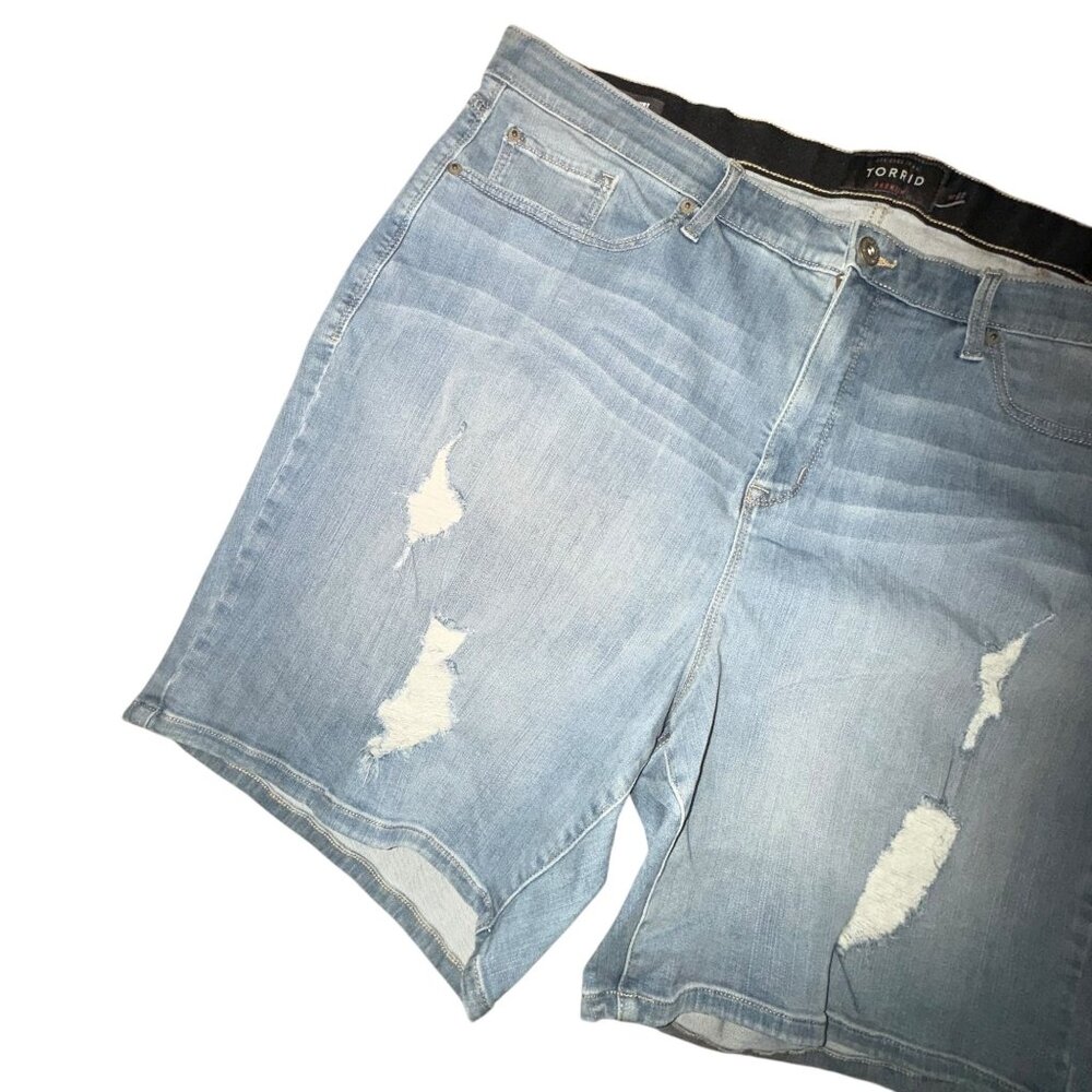 Torrid Womens Plus Size Bermuda Shorts Womens 26 Light Wash Pockets Distressed - Picture 2 of 7